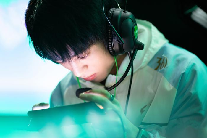 中新电竞对话Suk：不相信自己是最强，凭借团队