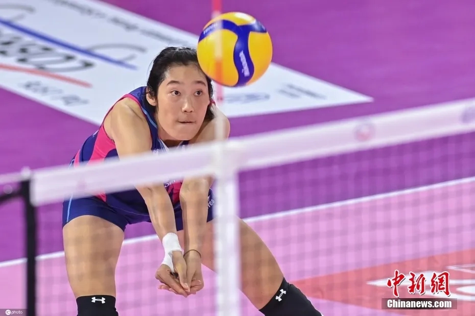 中国女排出征世联赛朱婷回归备战巴西站