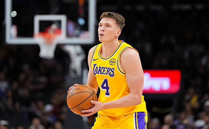 肯纳德绝杀三分逆转湖人困境，展现射手本能