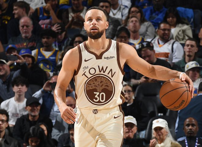 库里兄弟生涯总得分突破32000分 勇士逆转国王终