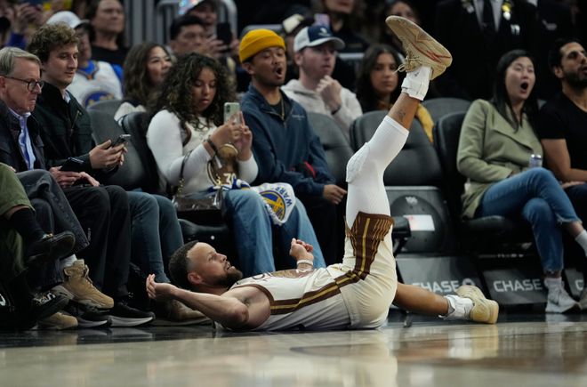 库里兄弟生涯总得分突破32000分 勇士逆转国王终