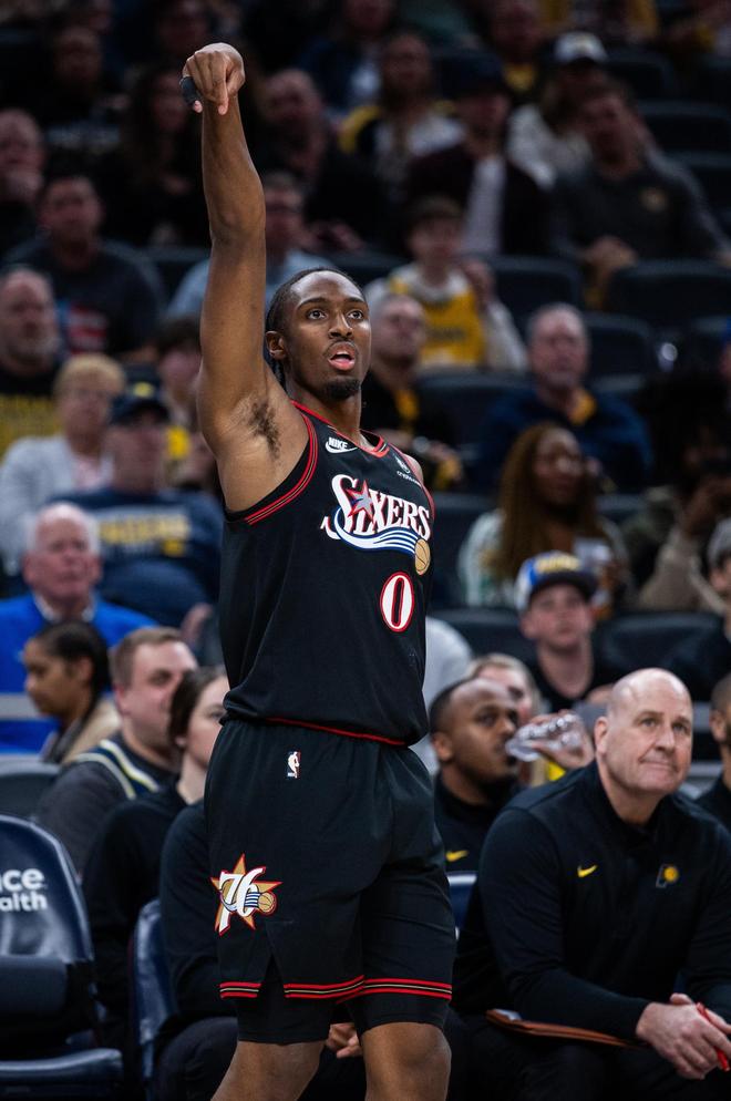 76人队力克魔术锁定季后赛席位 马克西31+6率队挺