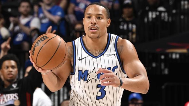 76人队力克魔术锁定季后赛席位 马克西31+6率队挺