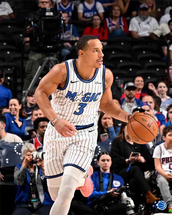 76人队力克魔术锁定季后赛席位 马克西31+6率队挺