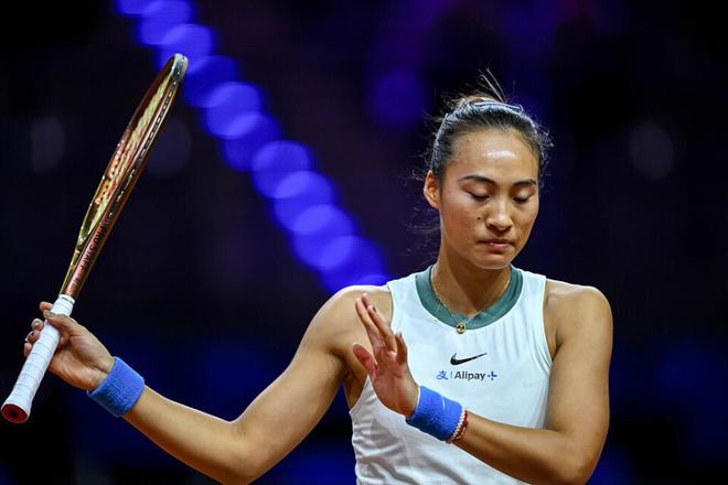 郑钦文伤退退出斯图加特赛 红土首秀再遭推迟